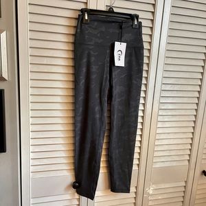 Gray Battleship Camo Luxe Hi-Rise 7/8 24” size 2